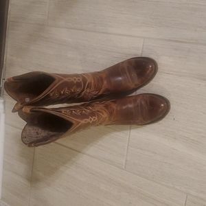 Cowgirl Boots Ariat size 8B